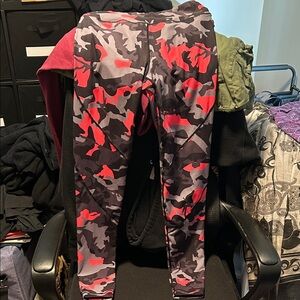 Women's Camouflage Leggings - Red and Black